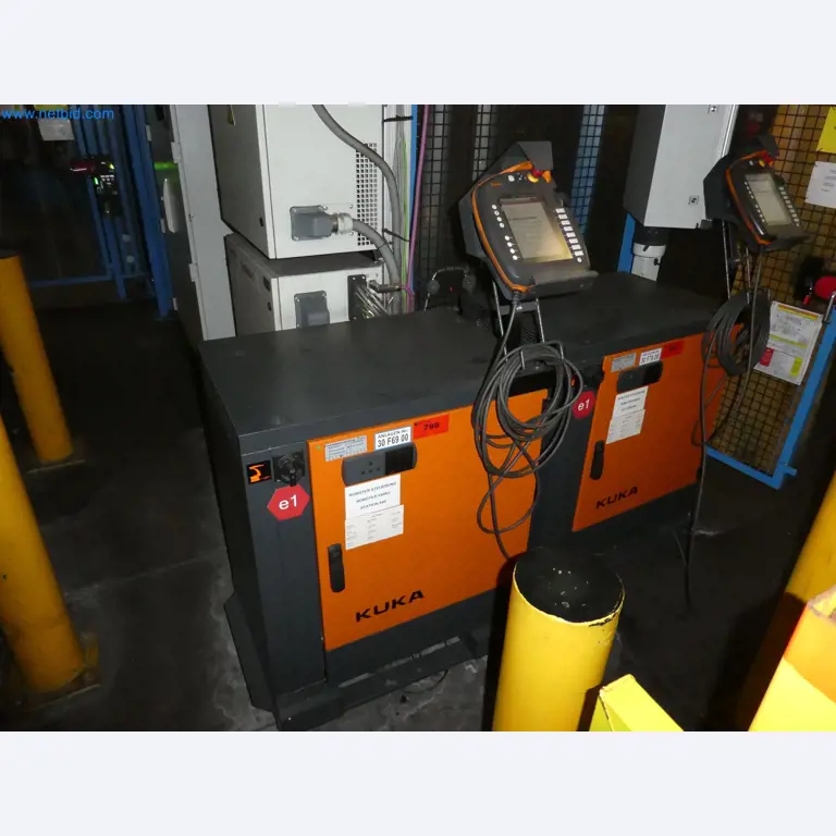 Robots, welding equipment and assembly accessories from the automotive industry-42