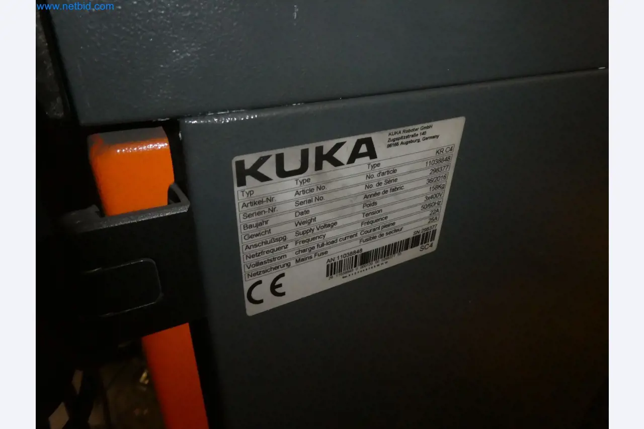 Robots, welding equipment and assembly accessories from the automotive industry-43