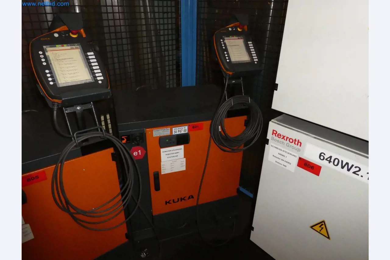 Robots, welding equipment and assembly accessories from the automotive industry-44