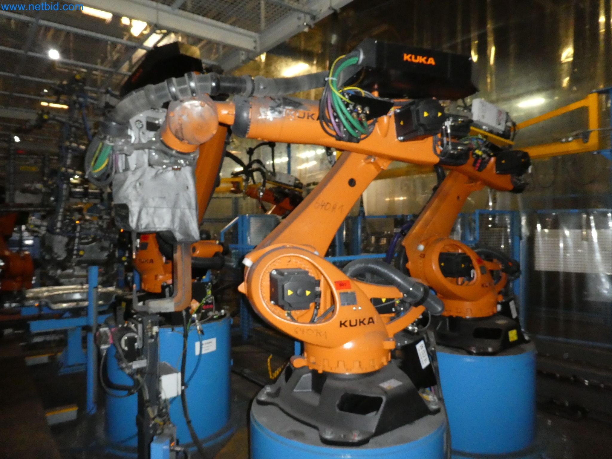 Robots, welding equipment and assembly accessories from the automotive industry-47