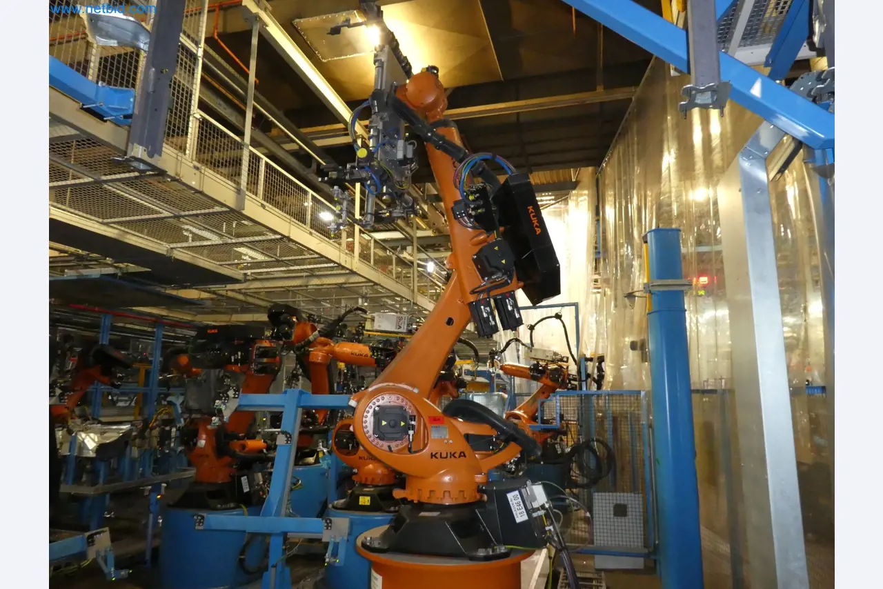 Robots, welding equipment and assembly accessories from the automotive industry-48