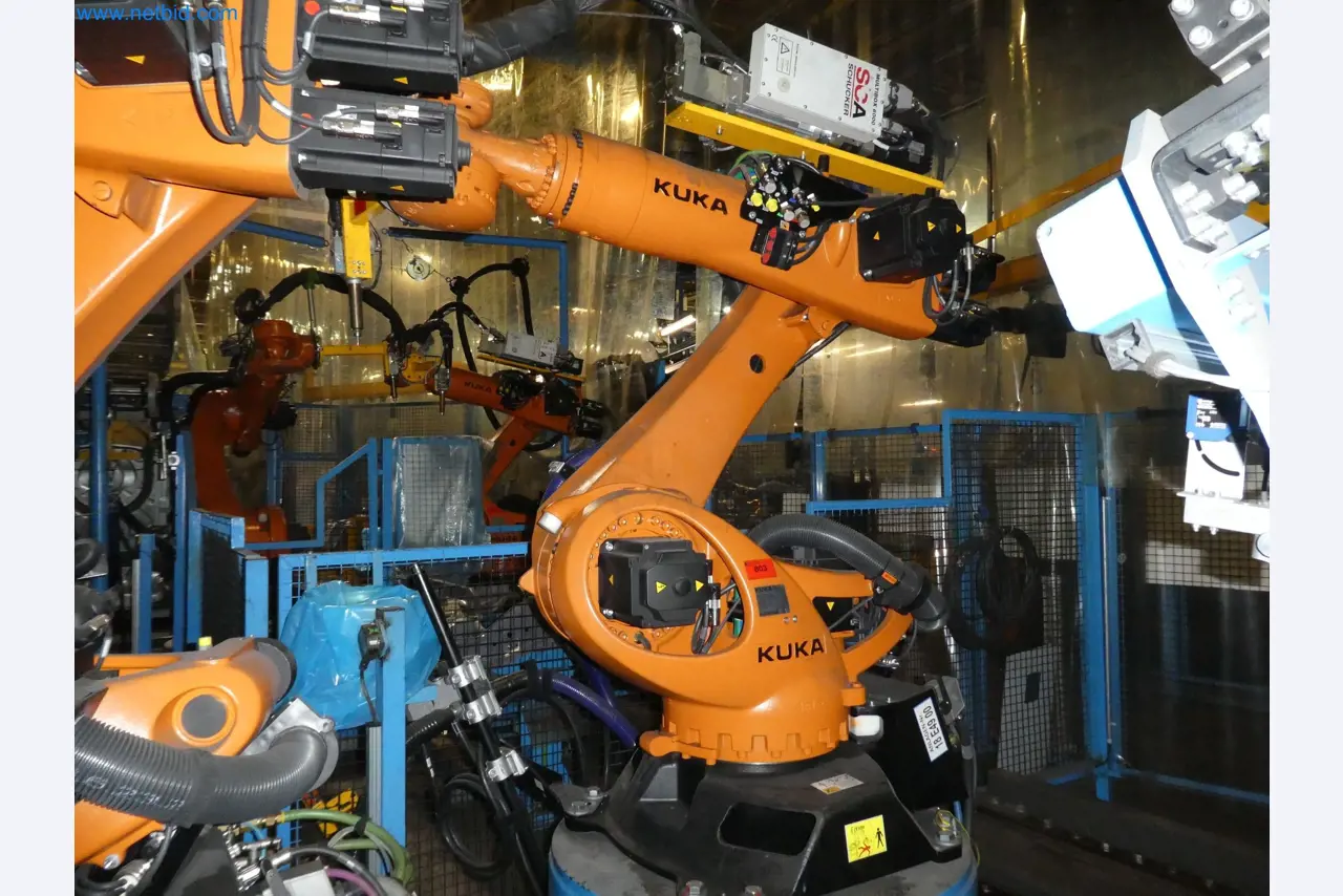 Robots, welding equipment and assembly accessories from the automotive industry-49