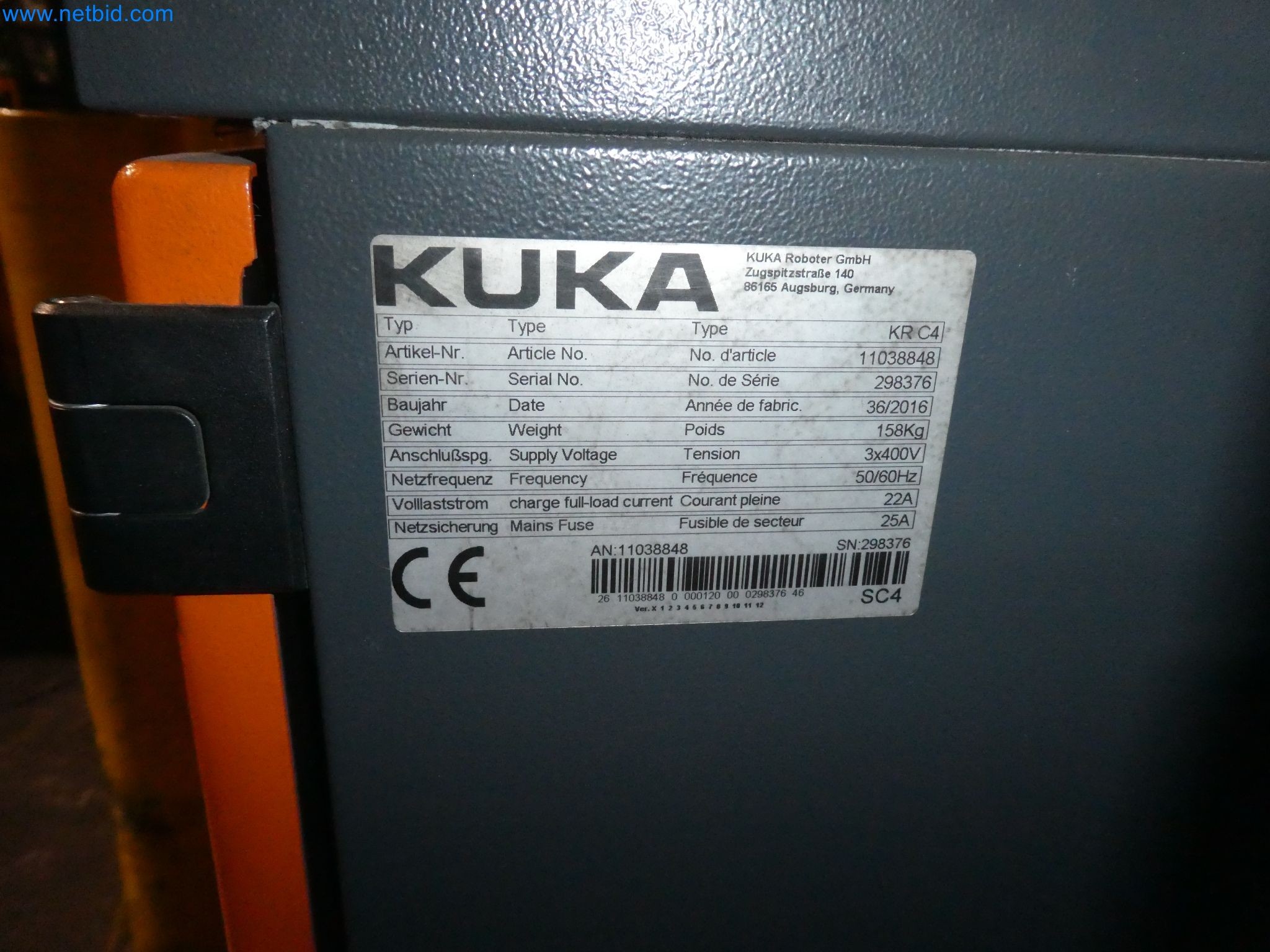 Robots, welding equipment and assembly accessories from the automotive industry-4