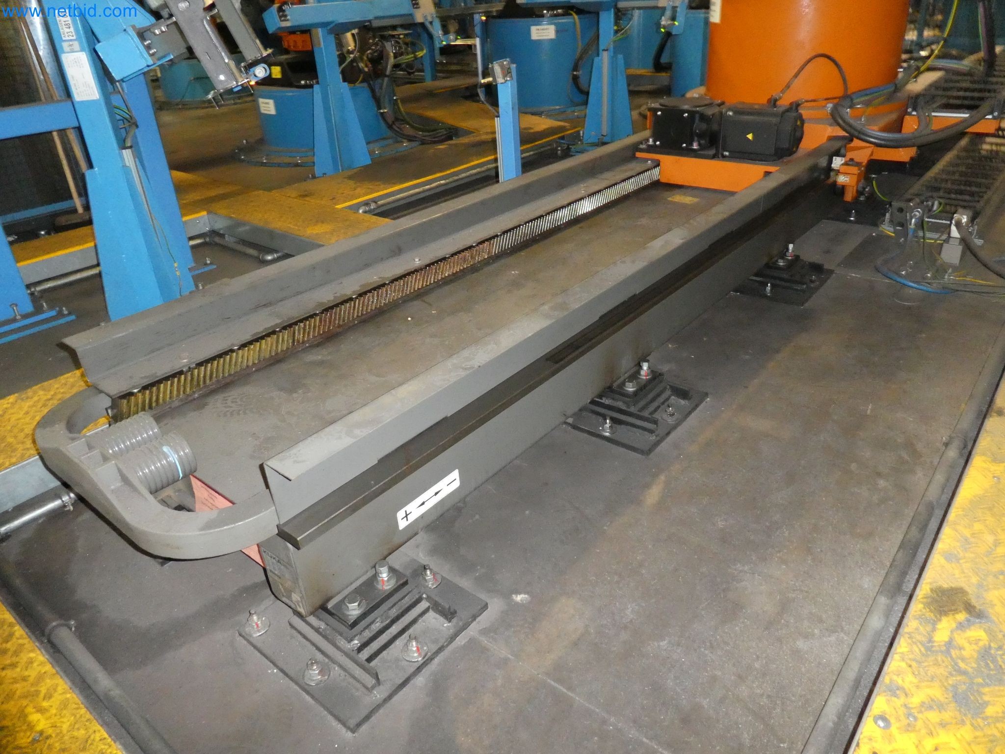 Robots, welding equipment and assembly accessories from the automotive industry-52