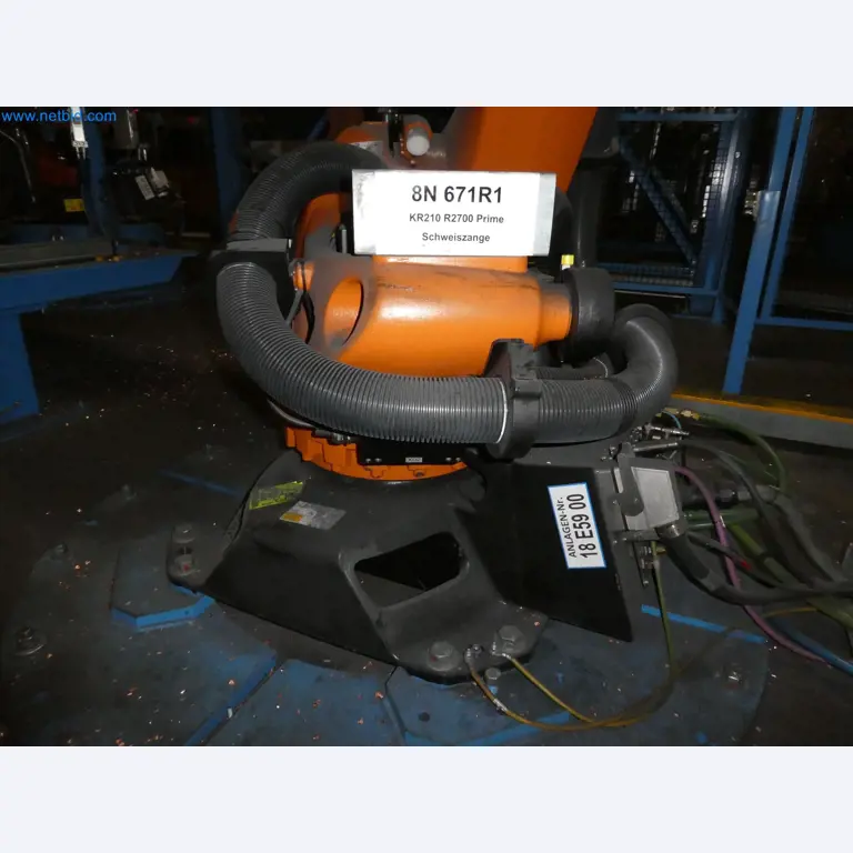 Robots, welding equipment and assembly accessories from the automotive industry-55