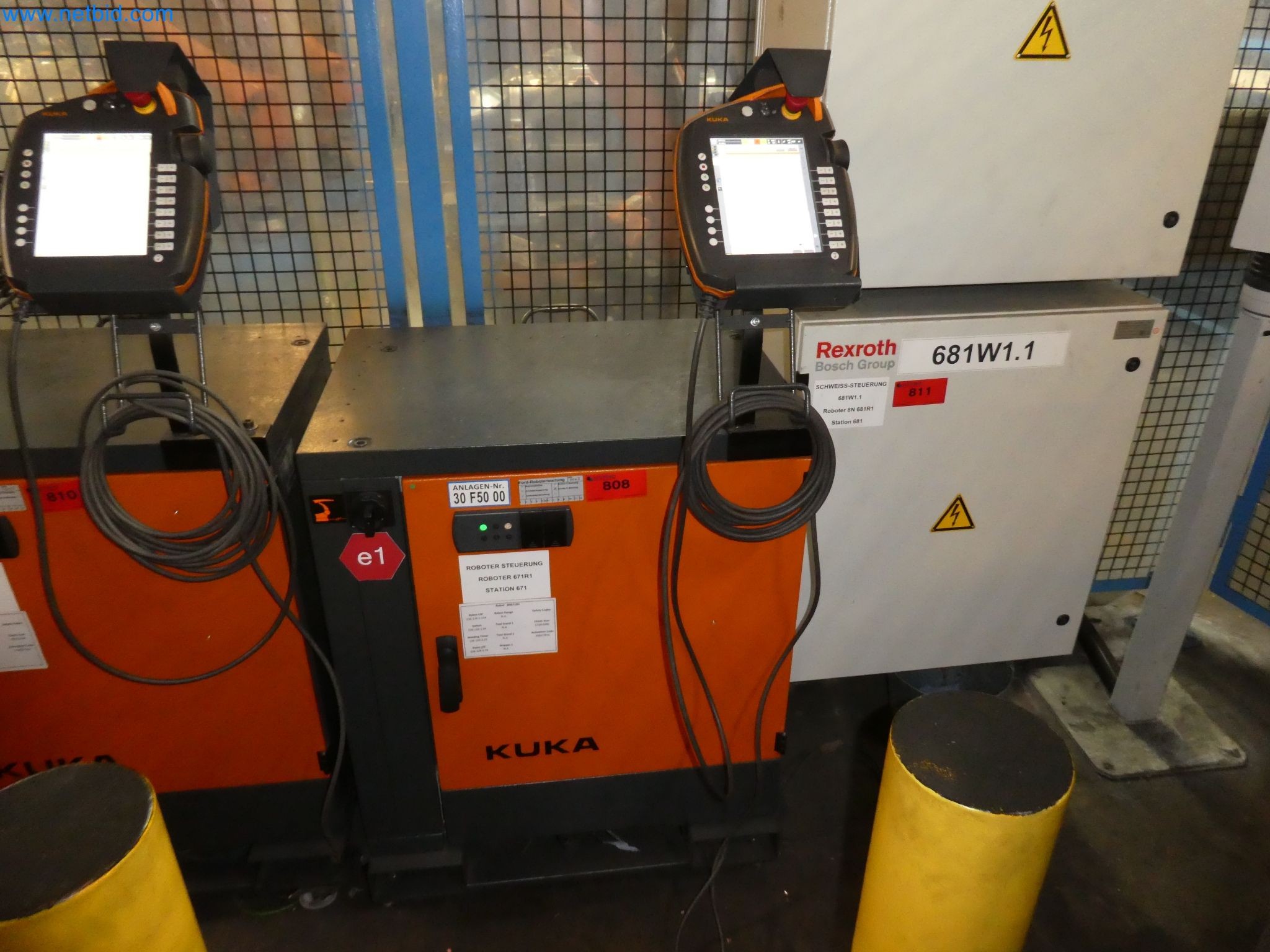 Robots, welding equipment and assembly accessories from the automotive industry-57