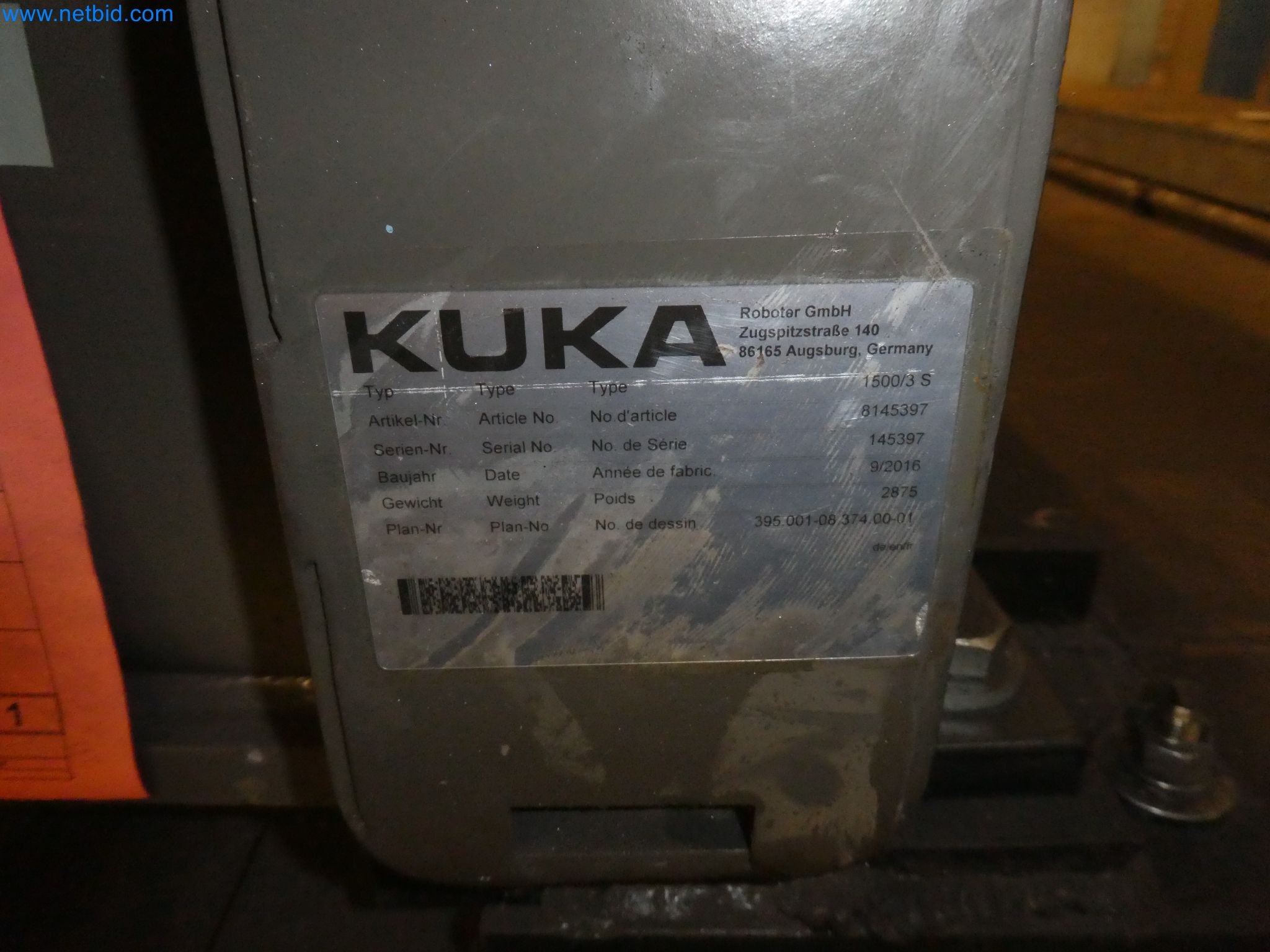 Robots, welding equipment and assembly accessories from the automotive industry-58