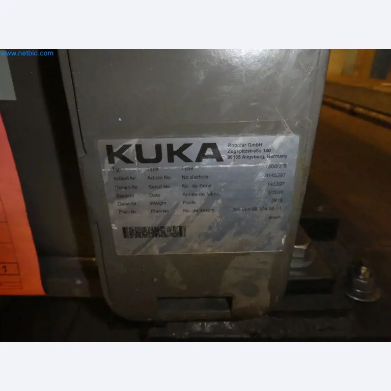 Robots, welding equipment and assembly accessories from the automotive industry-58