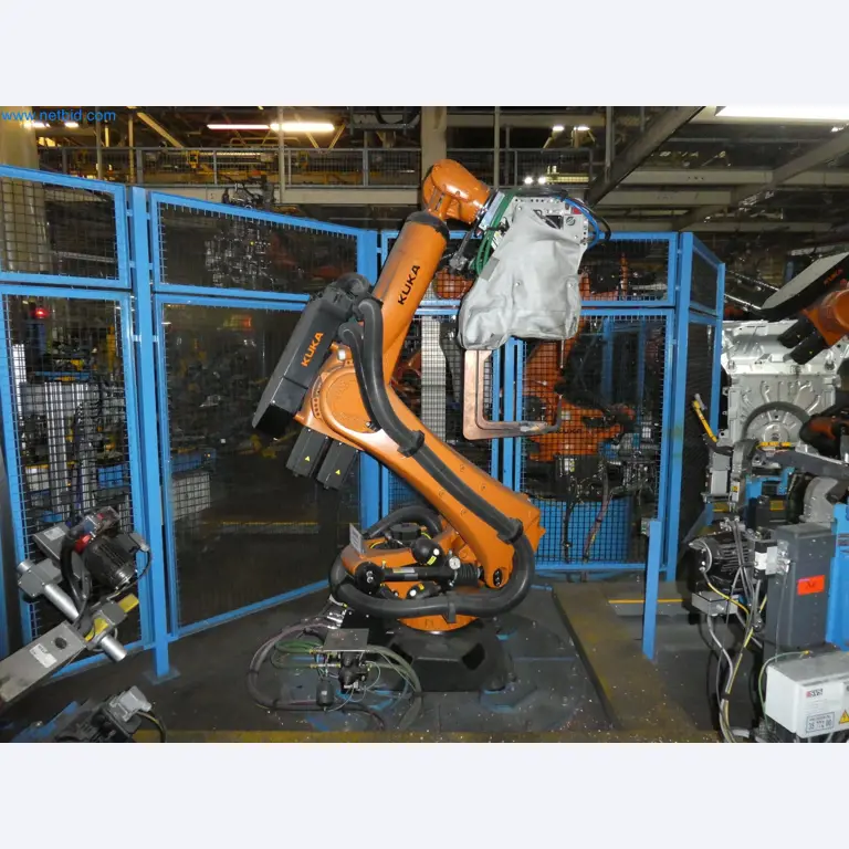 Robots, welding equipment and assembly accessories from the automotive industry-59