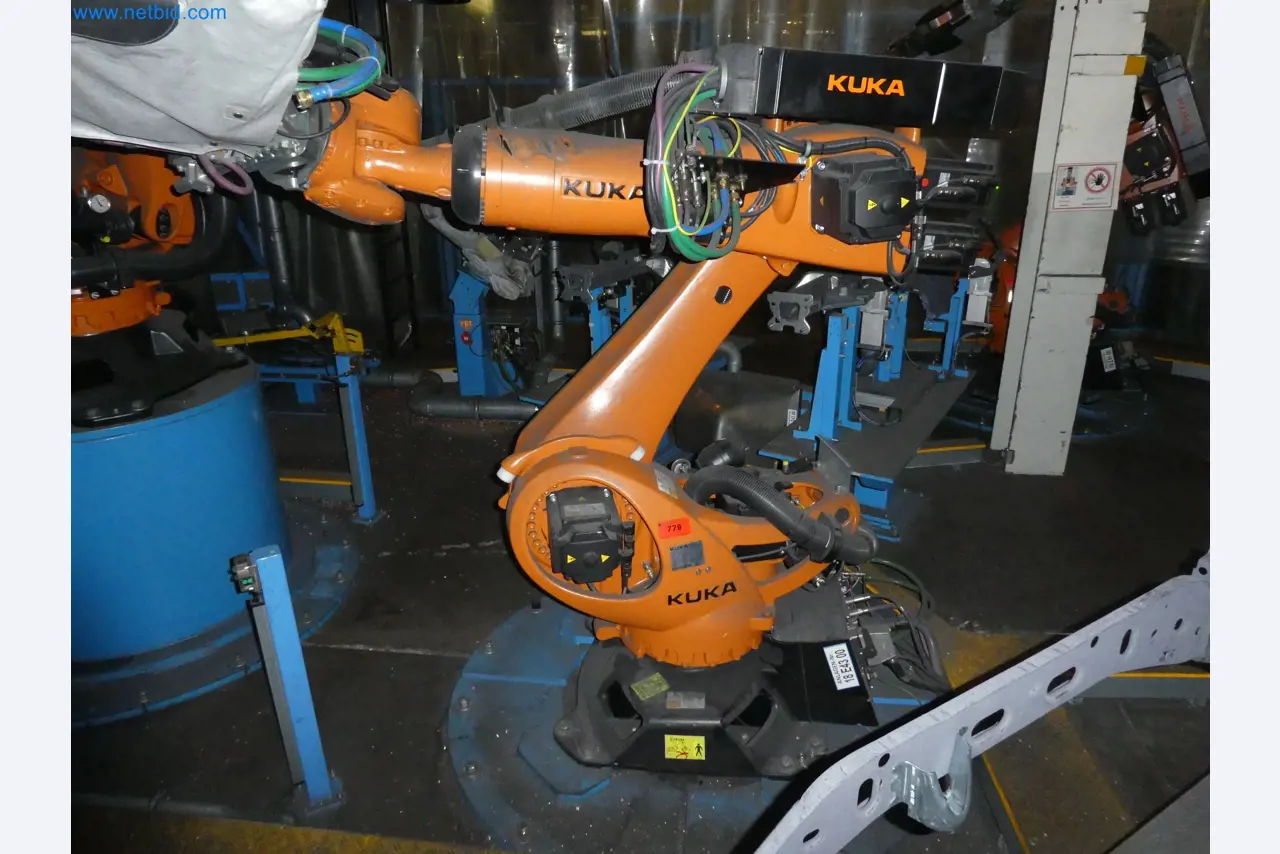 Robots, welding equipment and assembly accessories from the automotive industry-5