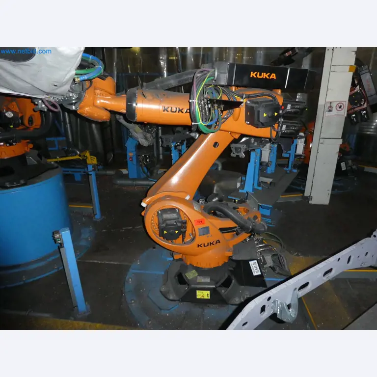 Robots, welding equipment and assembly accessories from the automotive industry-5