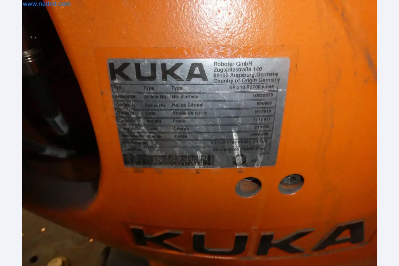 Robots, welding equipment and assembly accessories from the automotive industry-60