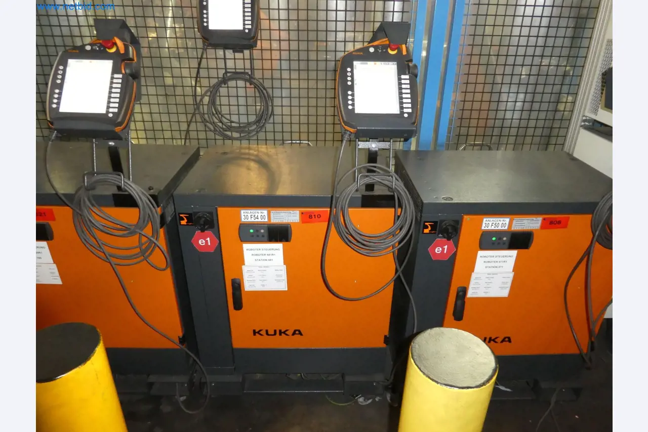 Robots, welding equipment and assembly accessories from the automotive industry-63