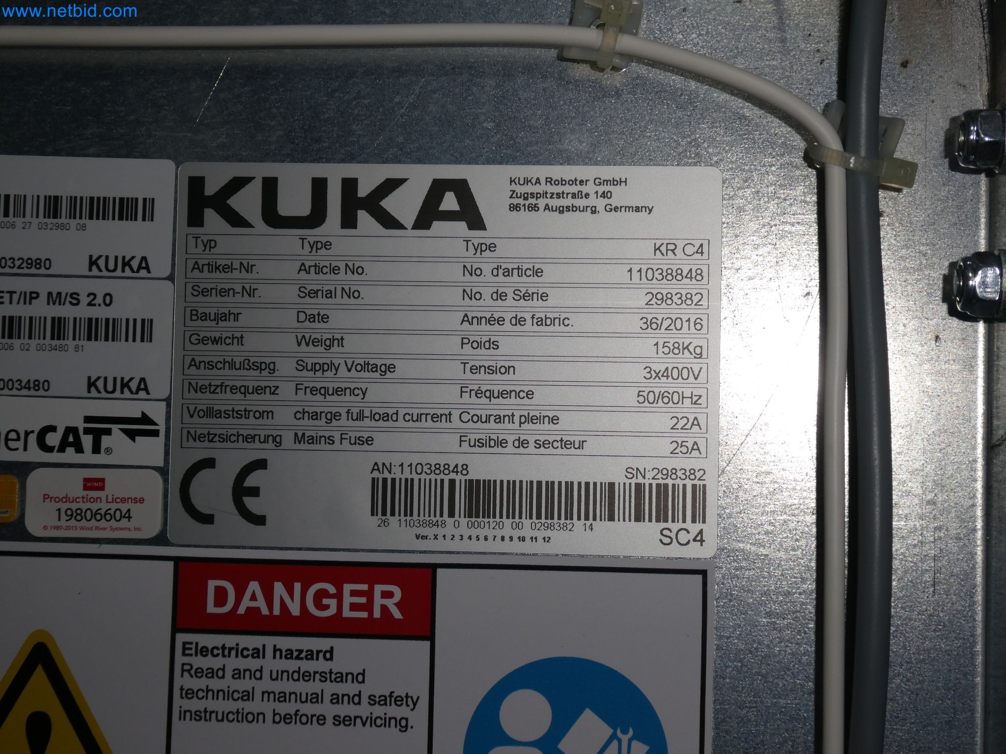 Robots, welding equipment and assembly accessories from the automotive industry-64