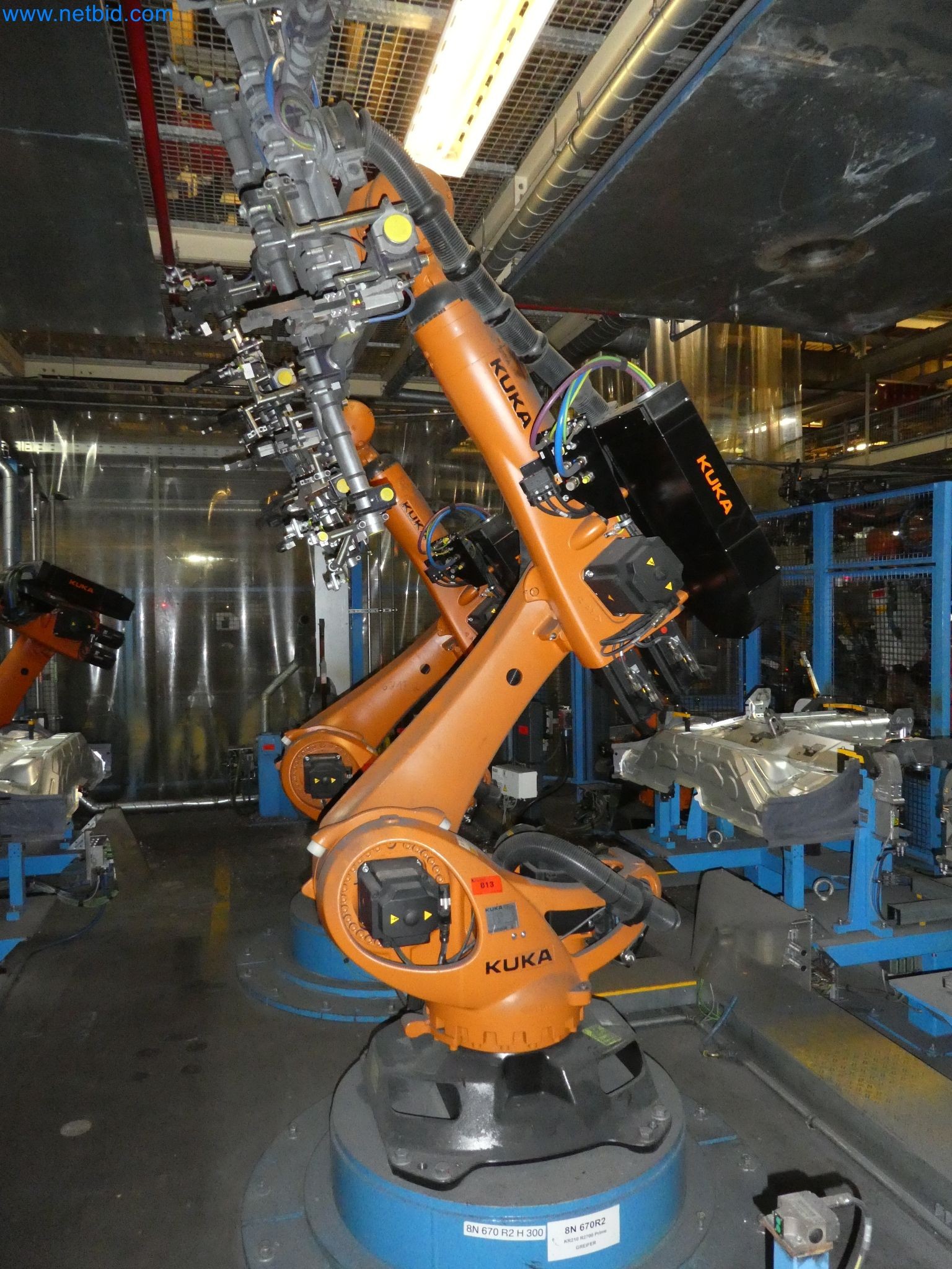 Robots, welding equipment and assembly accessories from the automotive industry-65