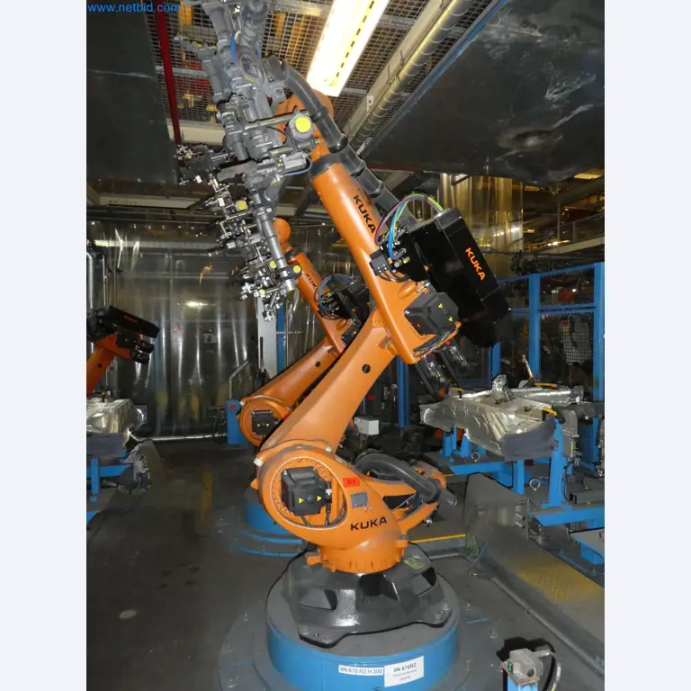 Robots, welding equipment and assembly accessories from the automotive industry-65