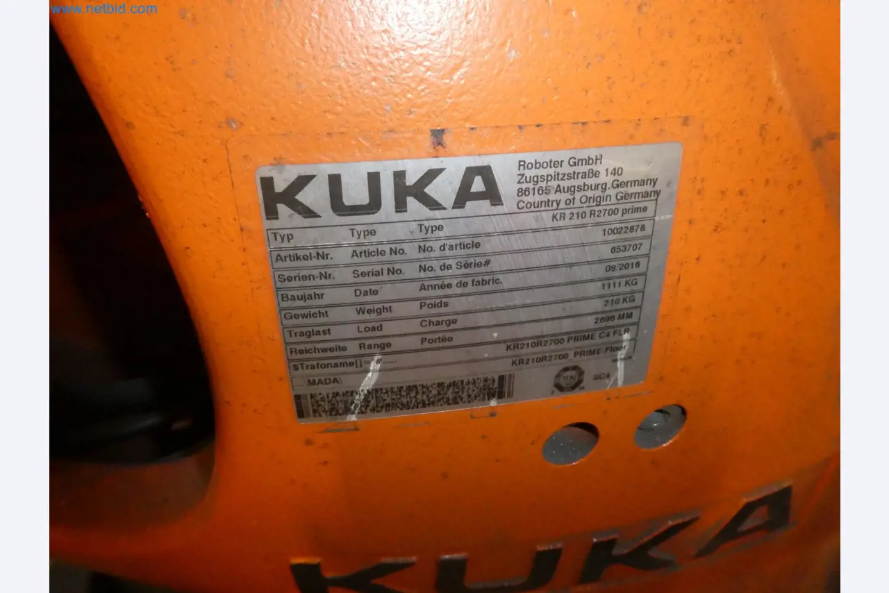 Robots, welding equipment and assembly accessories from the automotive industry-67