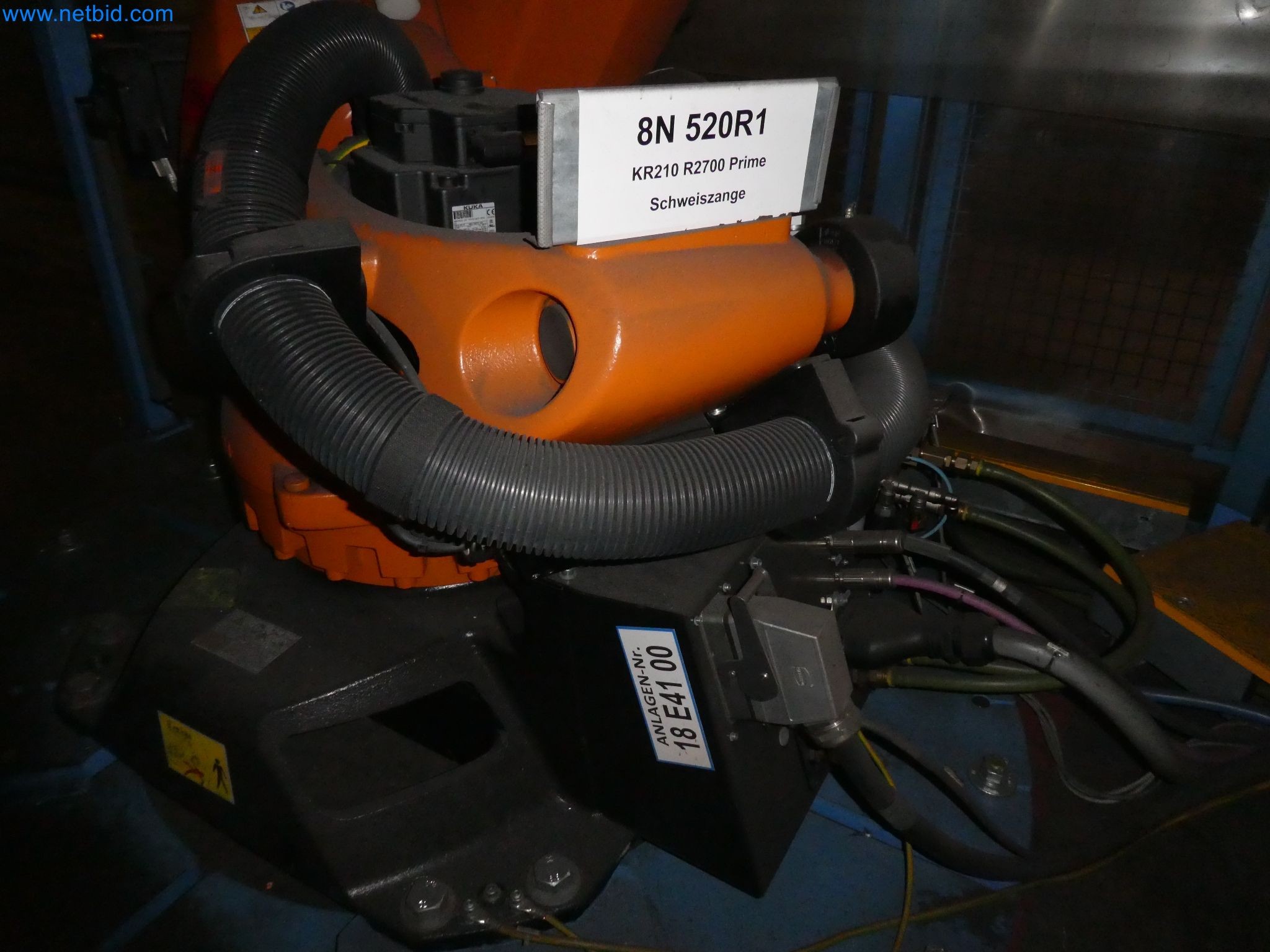 Robots, welding equipment and assembly accessories from the automotive industry-6