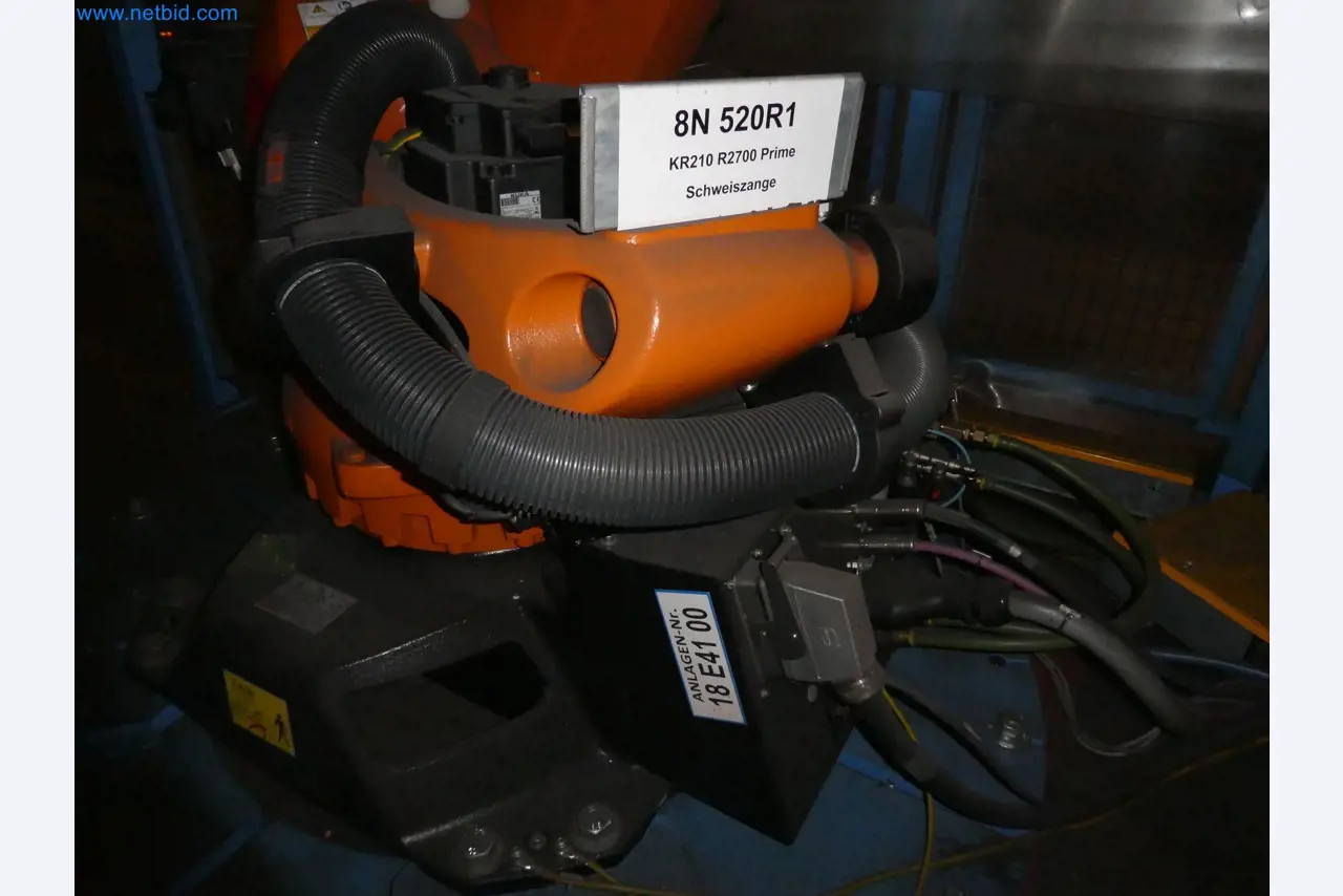 Robots, welding equipment and assembly accessories from the automotive industry-6