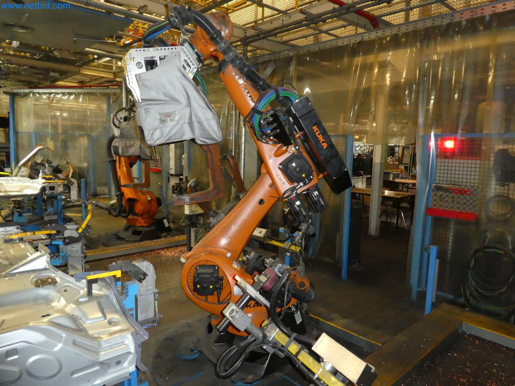 Robots, welding equipment and assembly accessories from the automotive industry-70