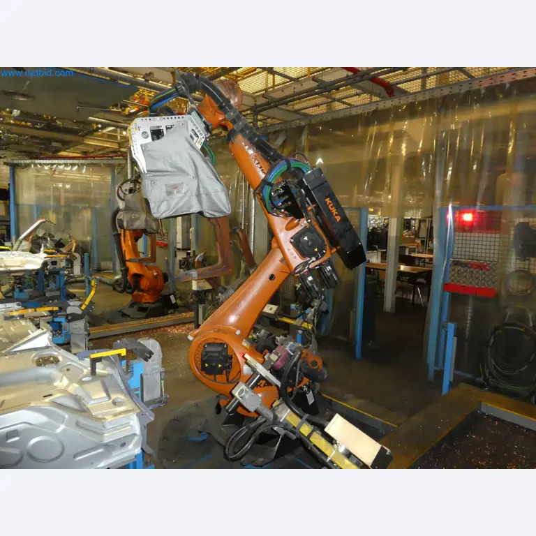 Robots, welding equipment and assembly accessories from the automotive industry-70