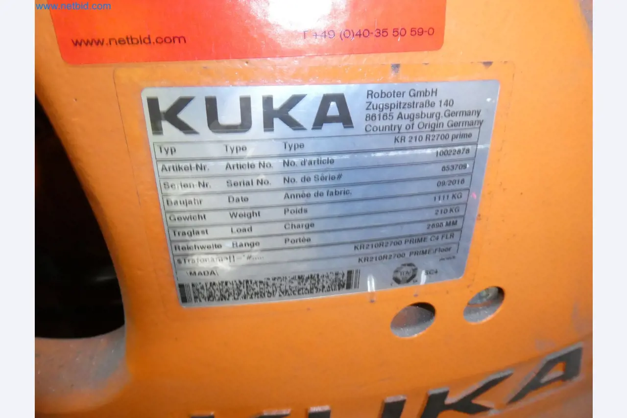 Robots, welding equipment and assembly accessories from the automotive industry-77