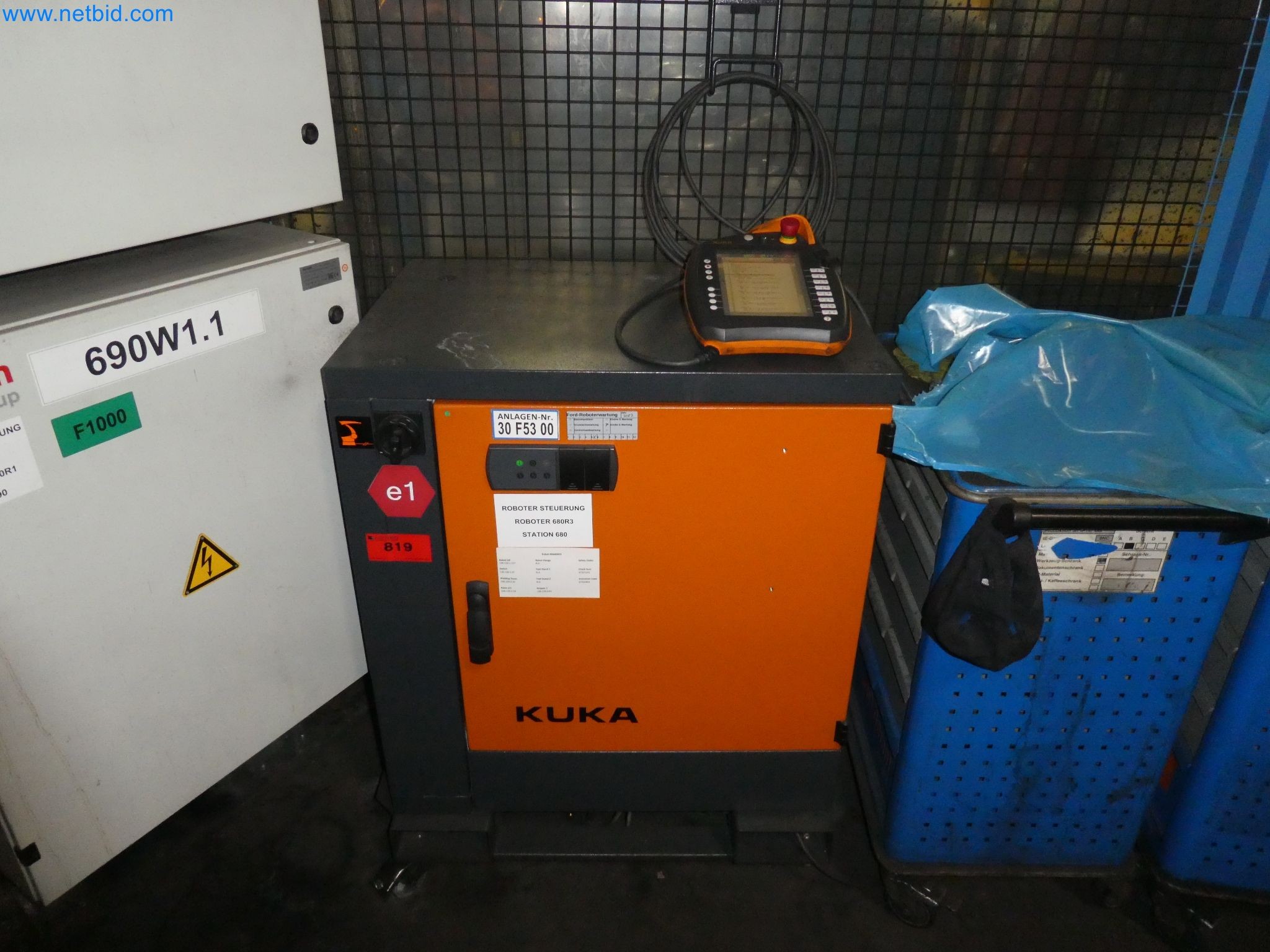 Robots, welding equipment and assembly accessories from the automotive industry-78