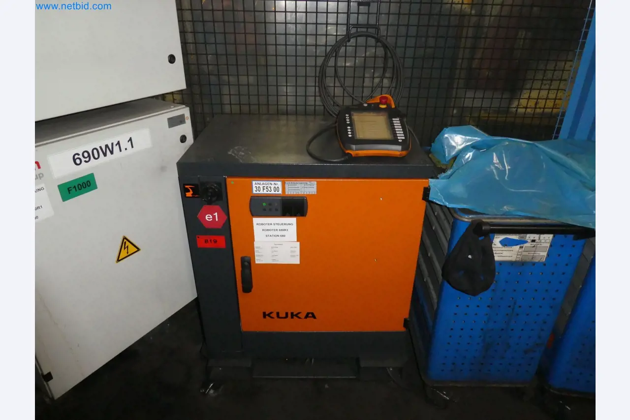 Robots, welding equipment and assembly accessories from the automotive industry-78