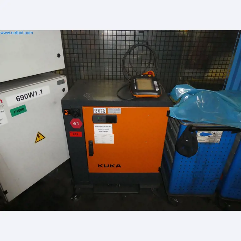 Robots, welding equipment and assembly accessories from the automotive industry-78