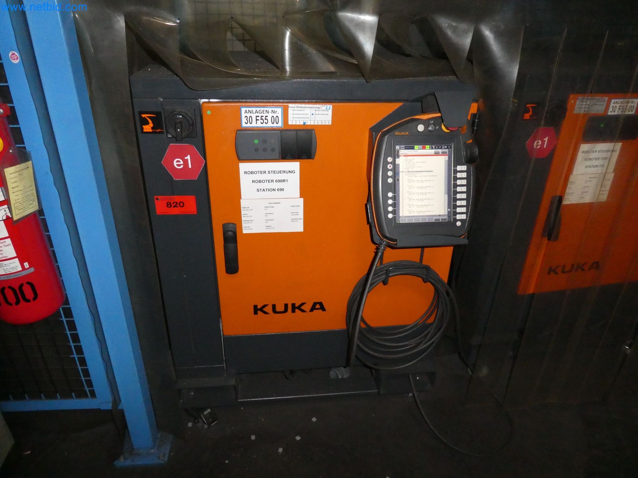 Robots, welding equipment and assembly accessories from the automotive industry-85