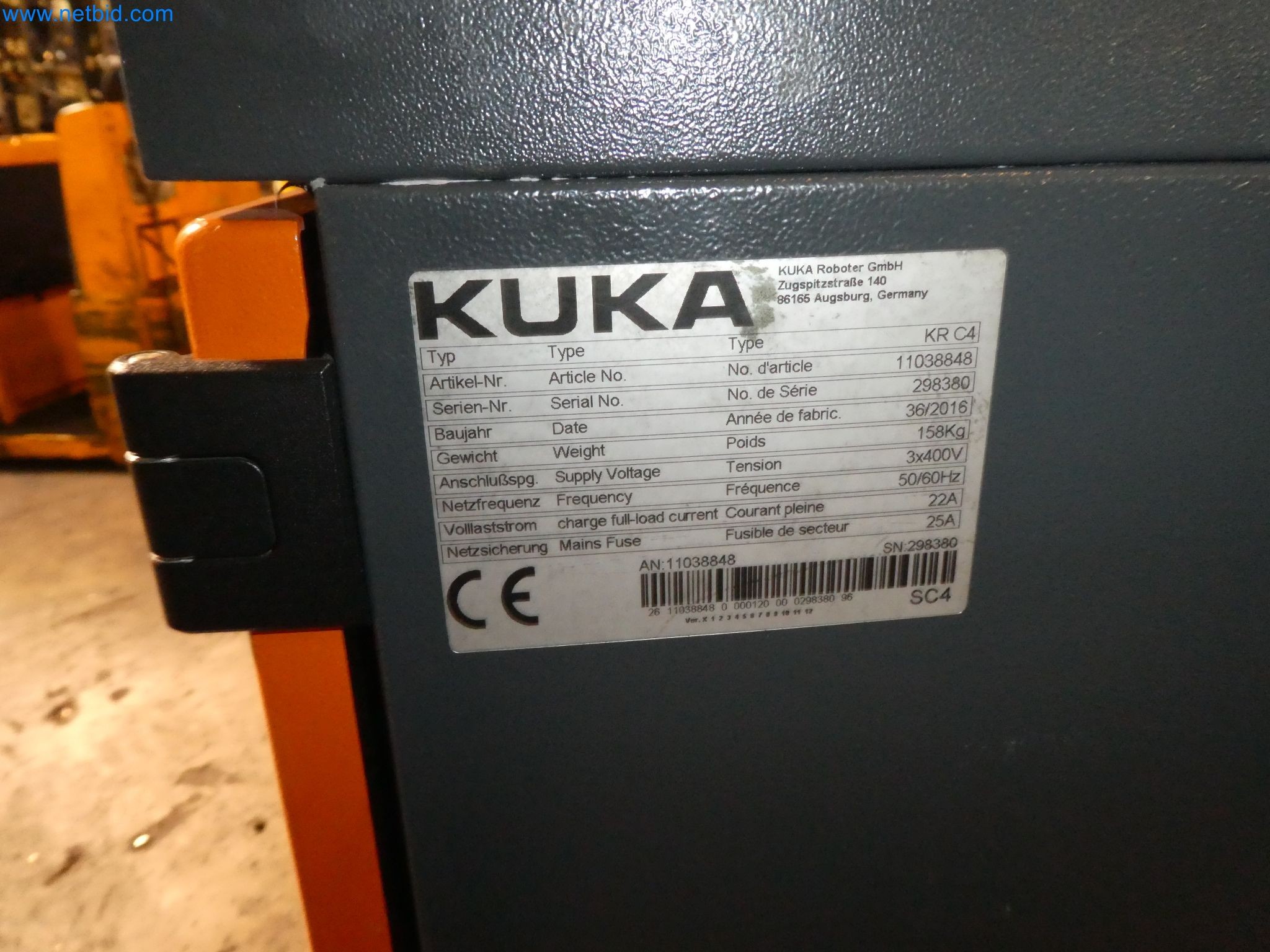 Robots, welding equipment and assembly accessories from the automotive industry-8