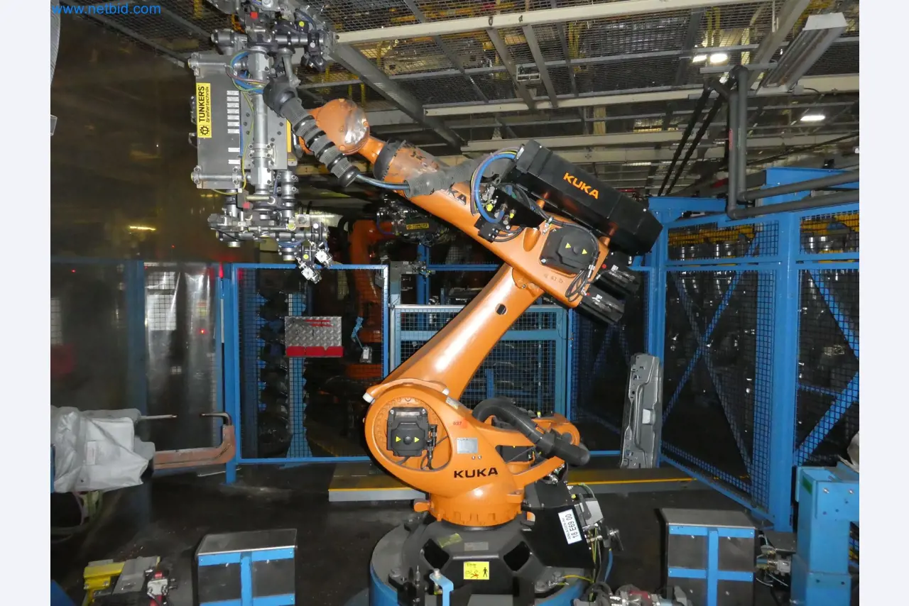 Robots, welding equipment and assembly accessories from the automotive industry-94