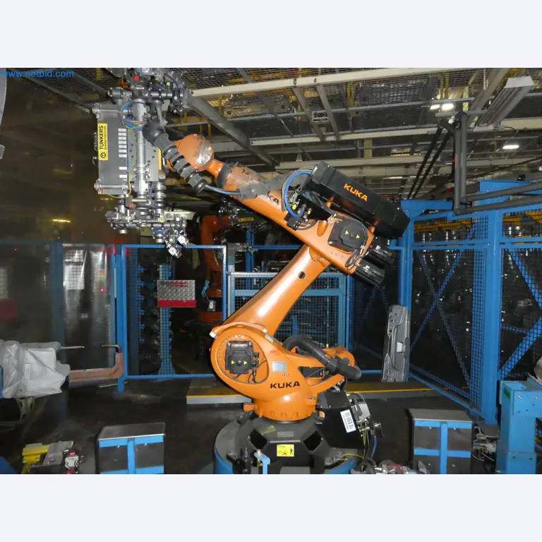 Robots, welding equipment and assembly accessories from the automotive industry-94