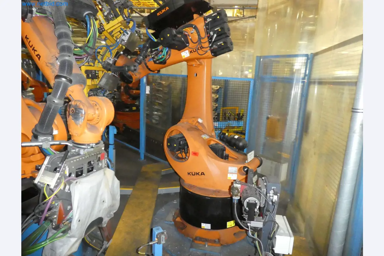 Robots, welding equipment and assembly accessories from the automotive industry-98
