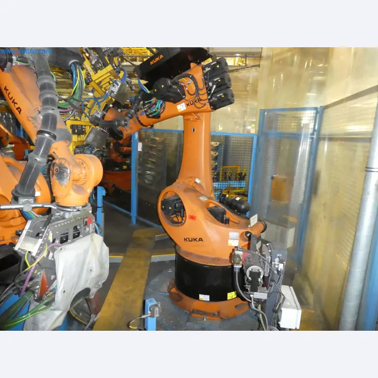 Robots, welding equipment and assembly accessories from the automotive industry-98