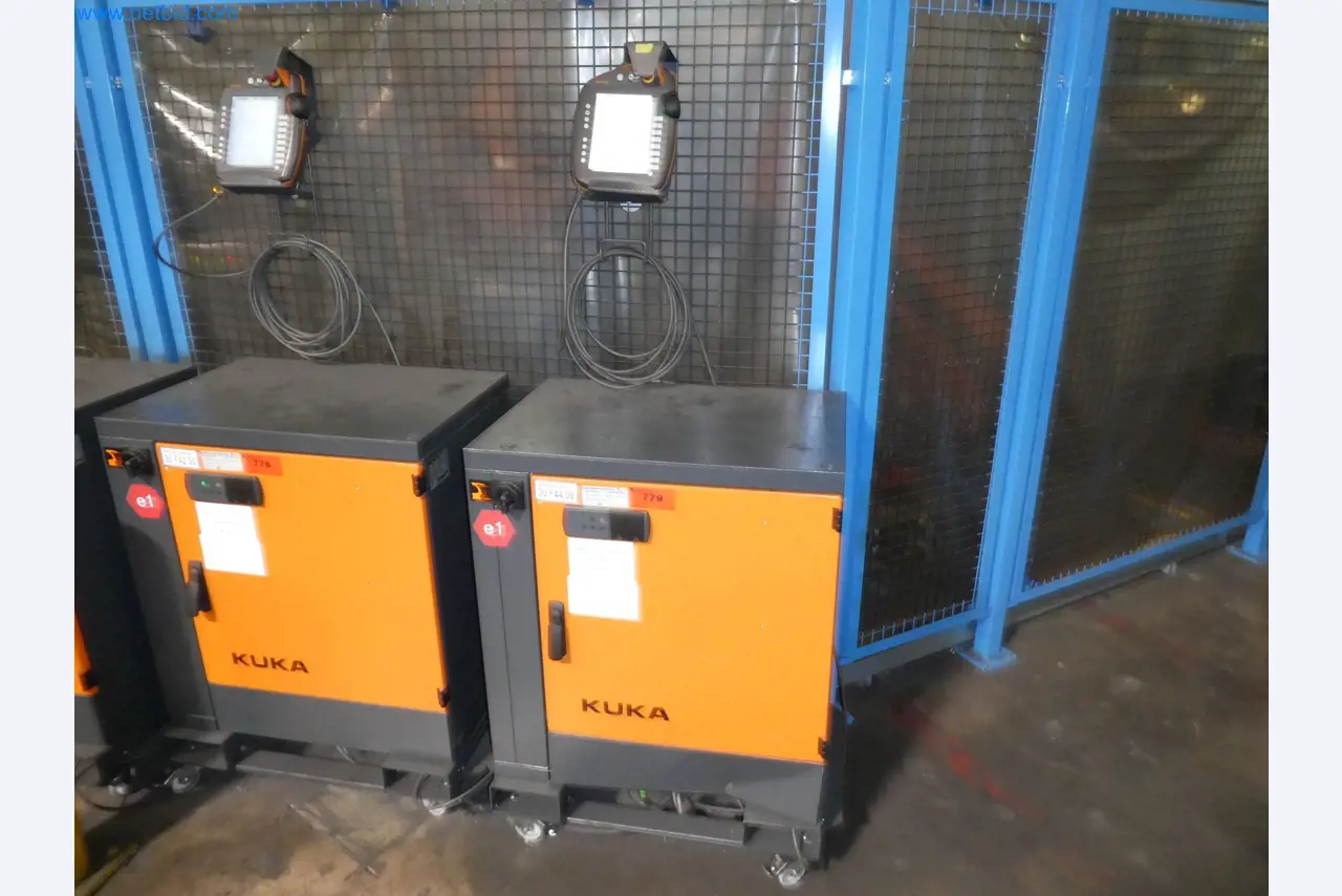 Robots, welding equipment and assembly accessories from the automotive industry-9