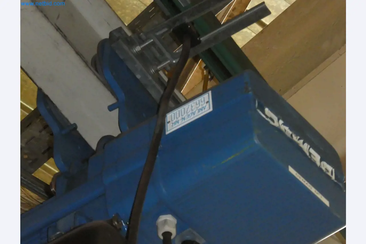 Robots, equipos de soldadura y accesorios de montaje de la industria del automóvil-1