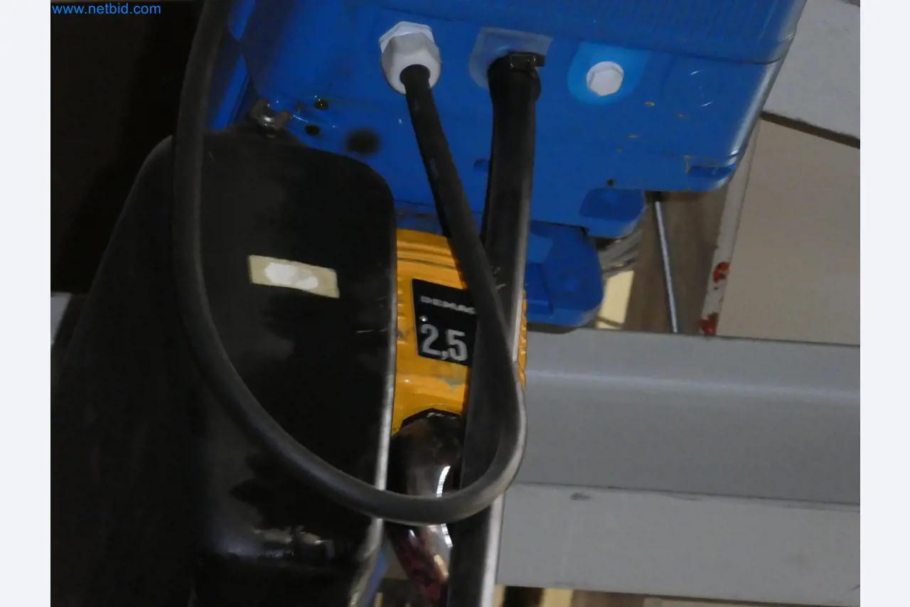 Robots, equipos de soldadura y accesorios de montaje de la industria del automóvil-2