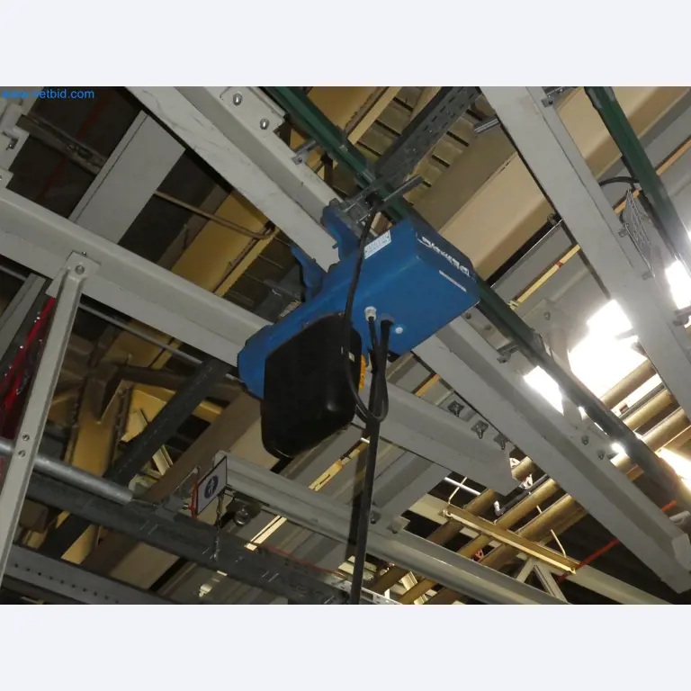 Robots, equipos de soldadura y accesorios de montaje de la industria del automóvil-3