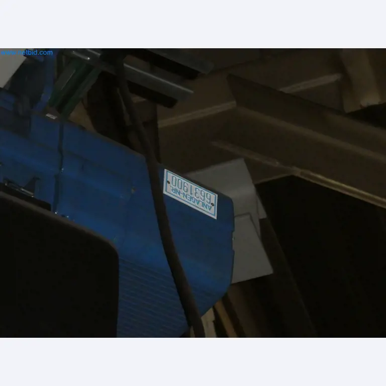 Robots, equipos de soldadura y accesorios de montaje de la industria del automóvil-4