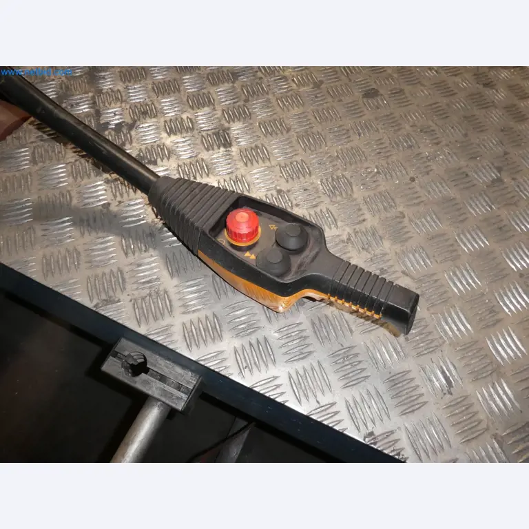 Robots, equipos de soldadura y accesorios de montaje de la industria del automóvil-7