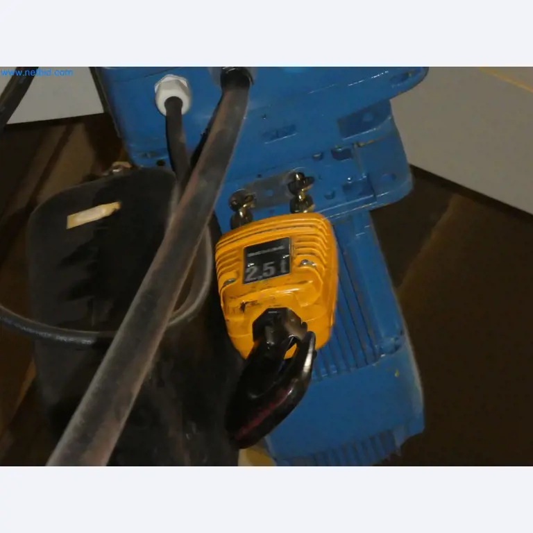 Robots, equipos de soldadura y accesorios de montaje de la industria del automóvil-8