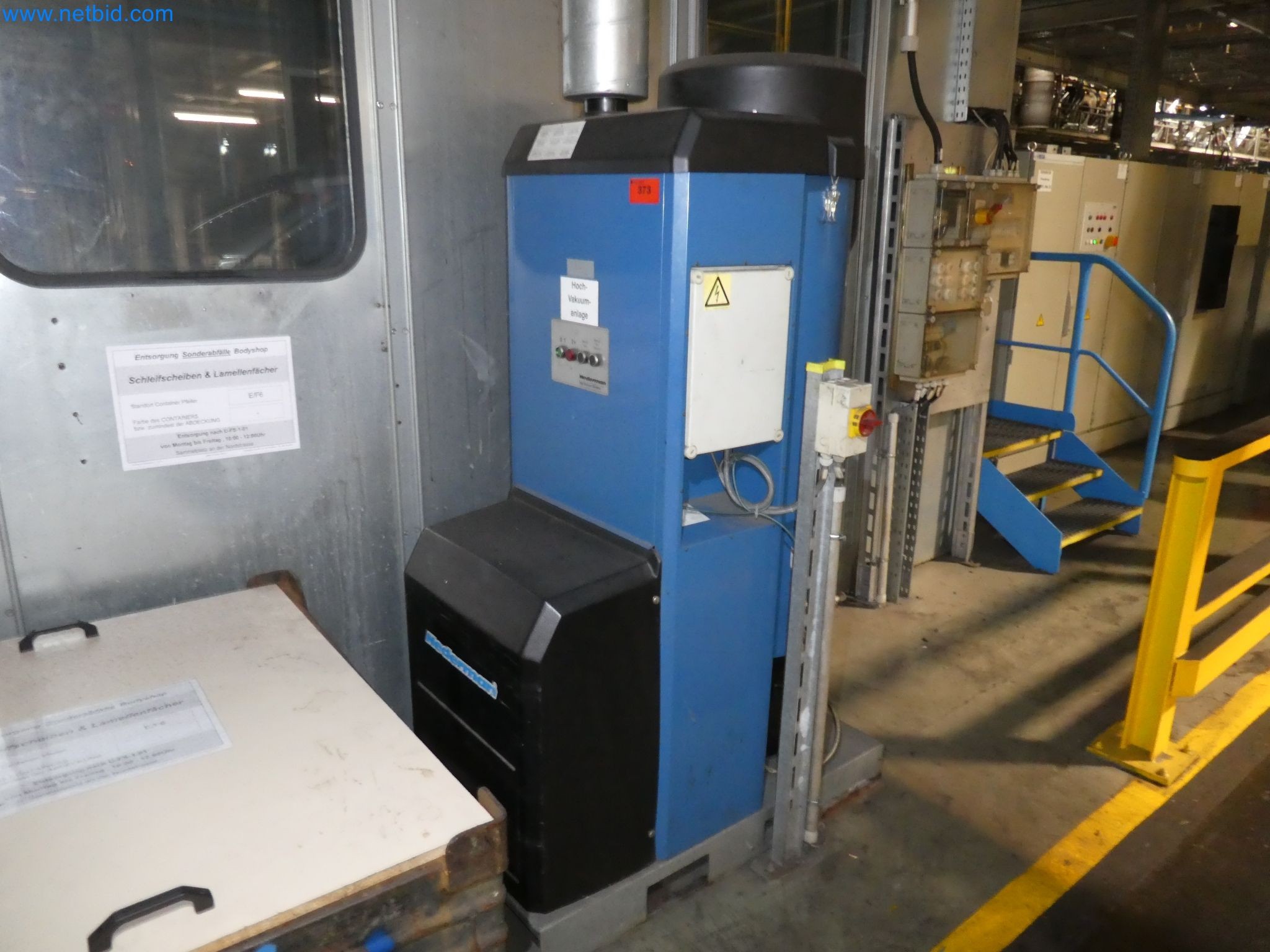 Robots, equipos de soldadura y accesorios de montaje de la industria del automóvil-1