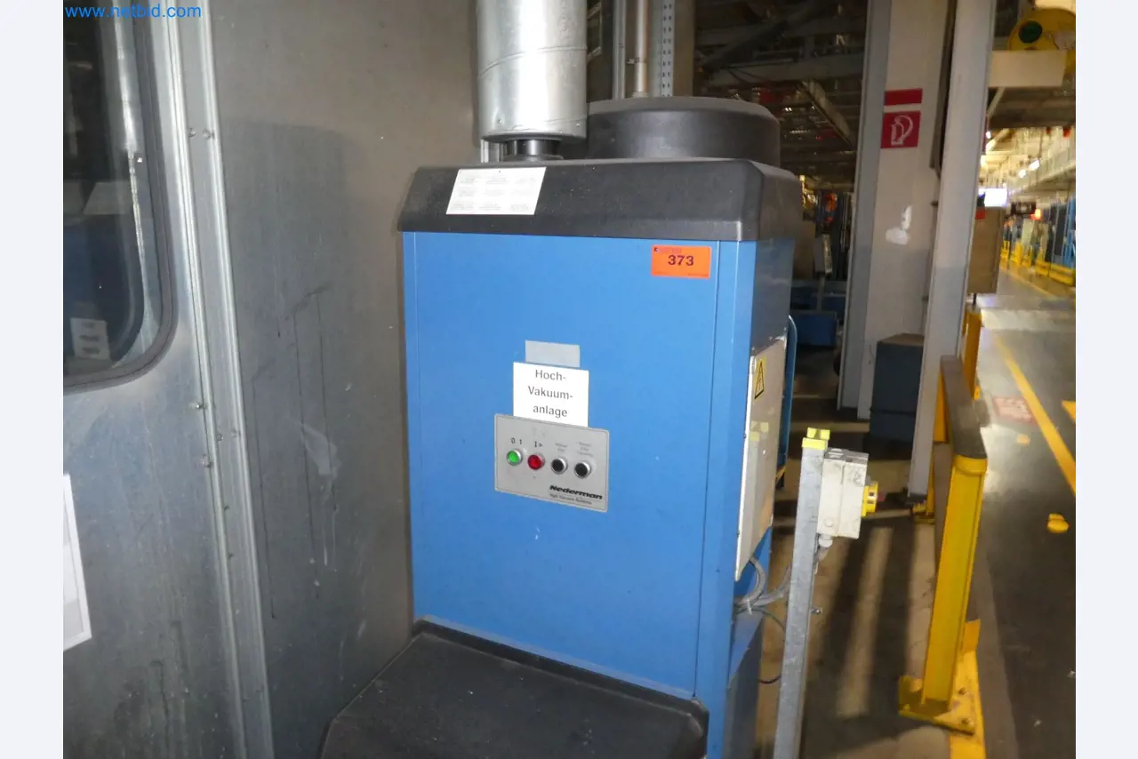 Robots, equipos de soldadura y accesorios de montaje de la industria del automóvil-2