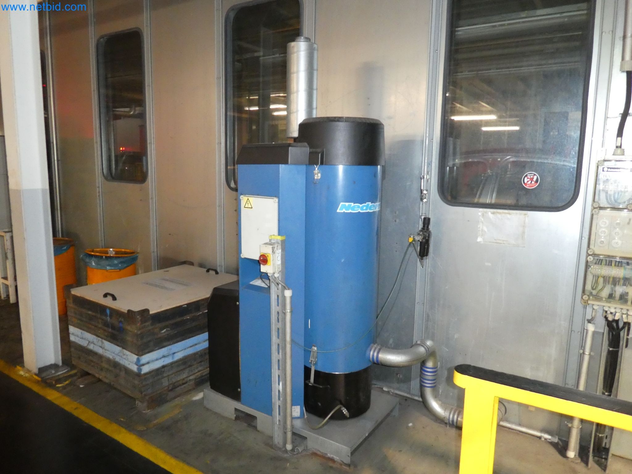 Robots, equipos de soldadura y accesorios de montaje de la industria del automóvil-3