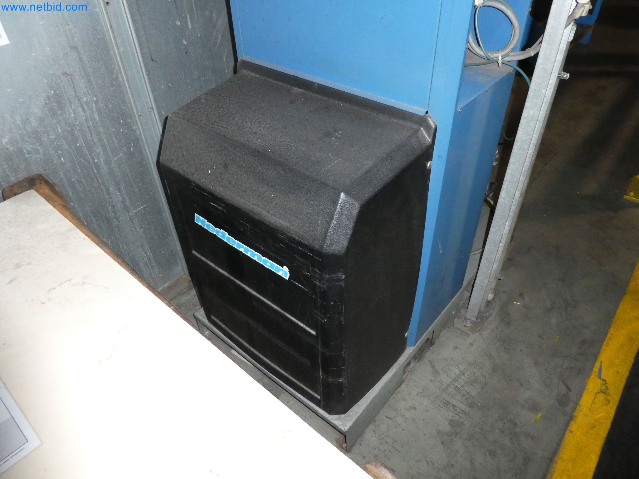 Robots, equipos de soldadura y accesorios de montaje de la industria del automóvil-4