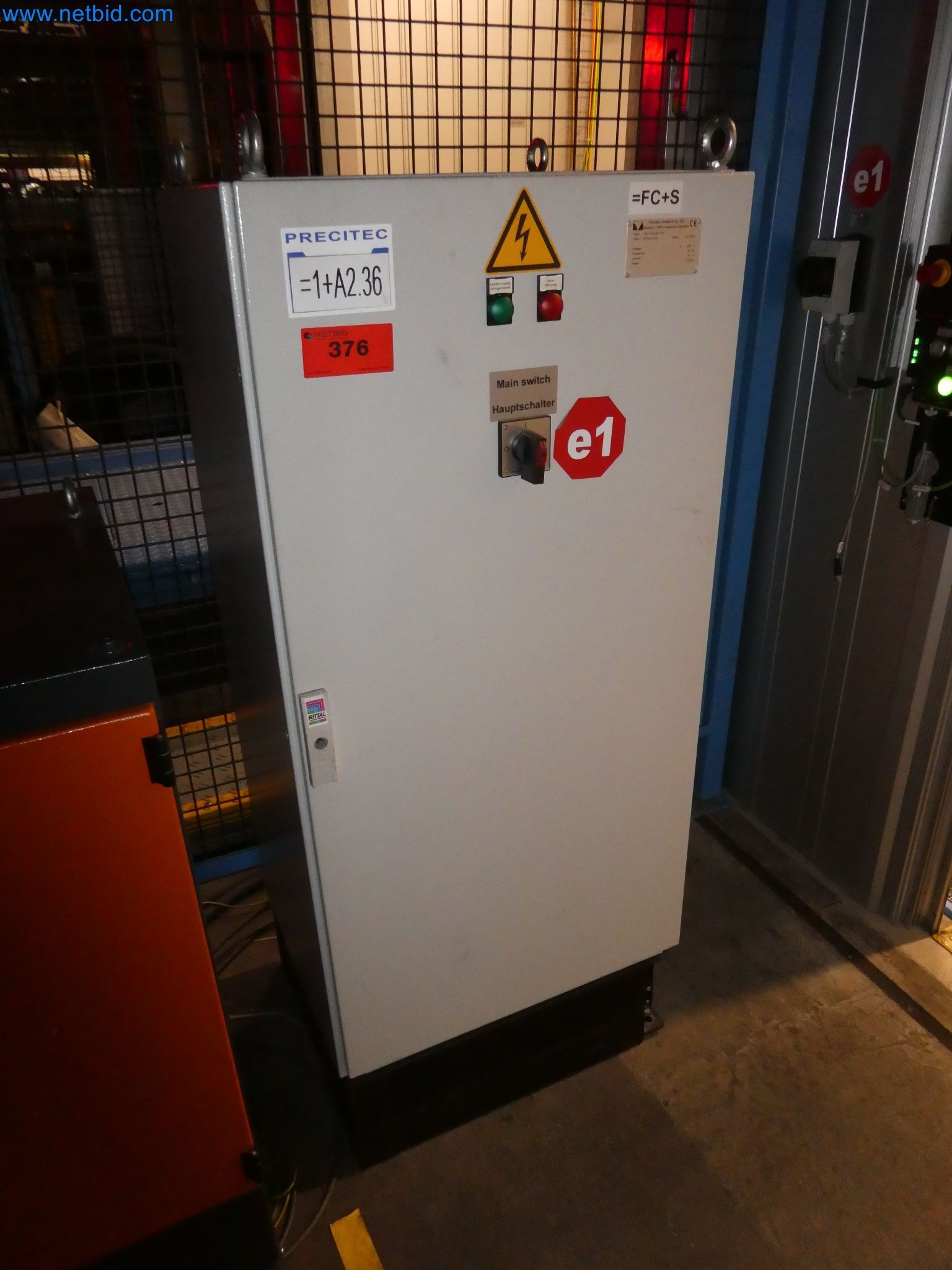 Robots, equipos de soldadura y accesorios de montaje de la industria del automóvil-10