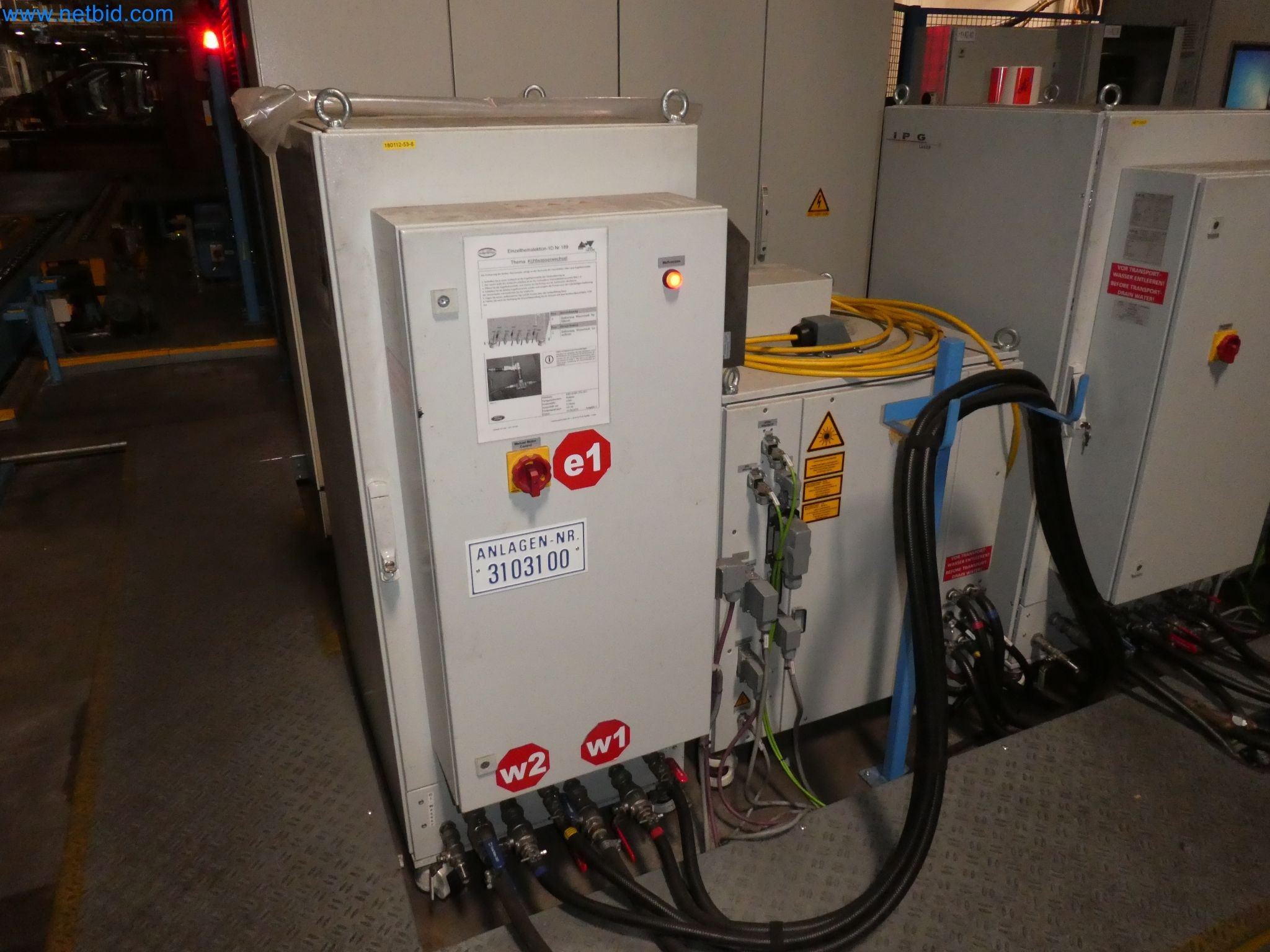 Robots, equipos de soldadura y accesorios de montaje de la industria del automóvil-4