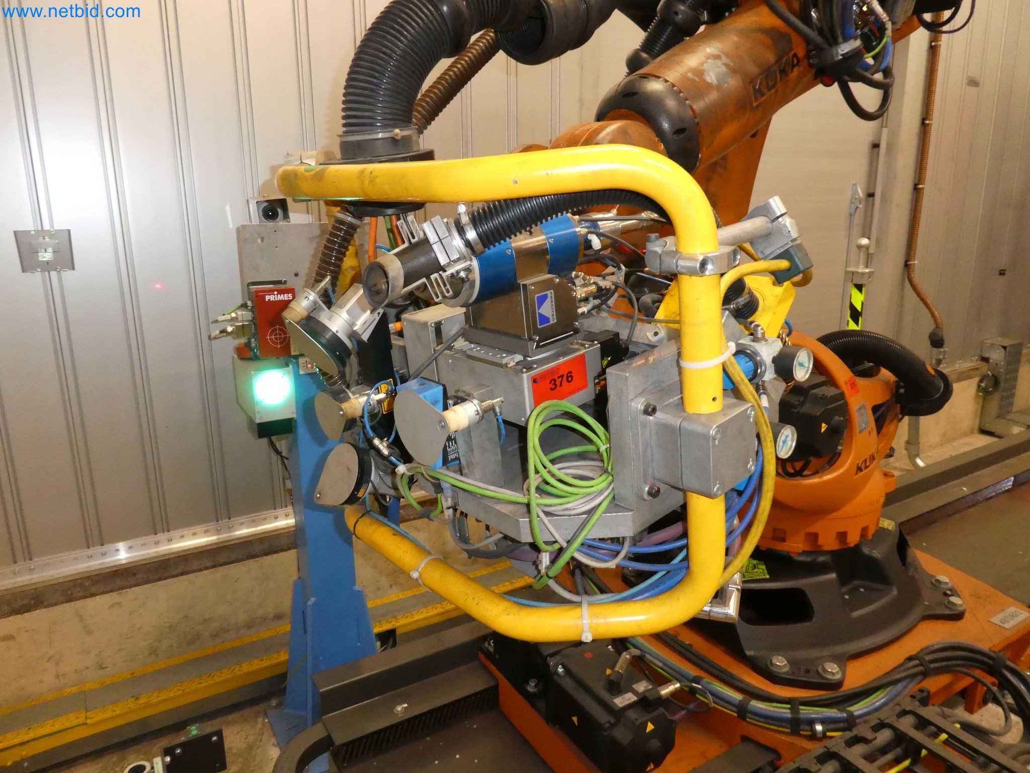 Robots, equipos de soldadura y accesorios de montaje de la industria del automóvil-8