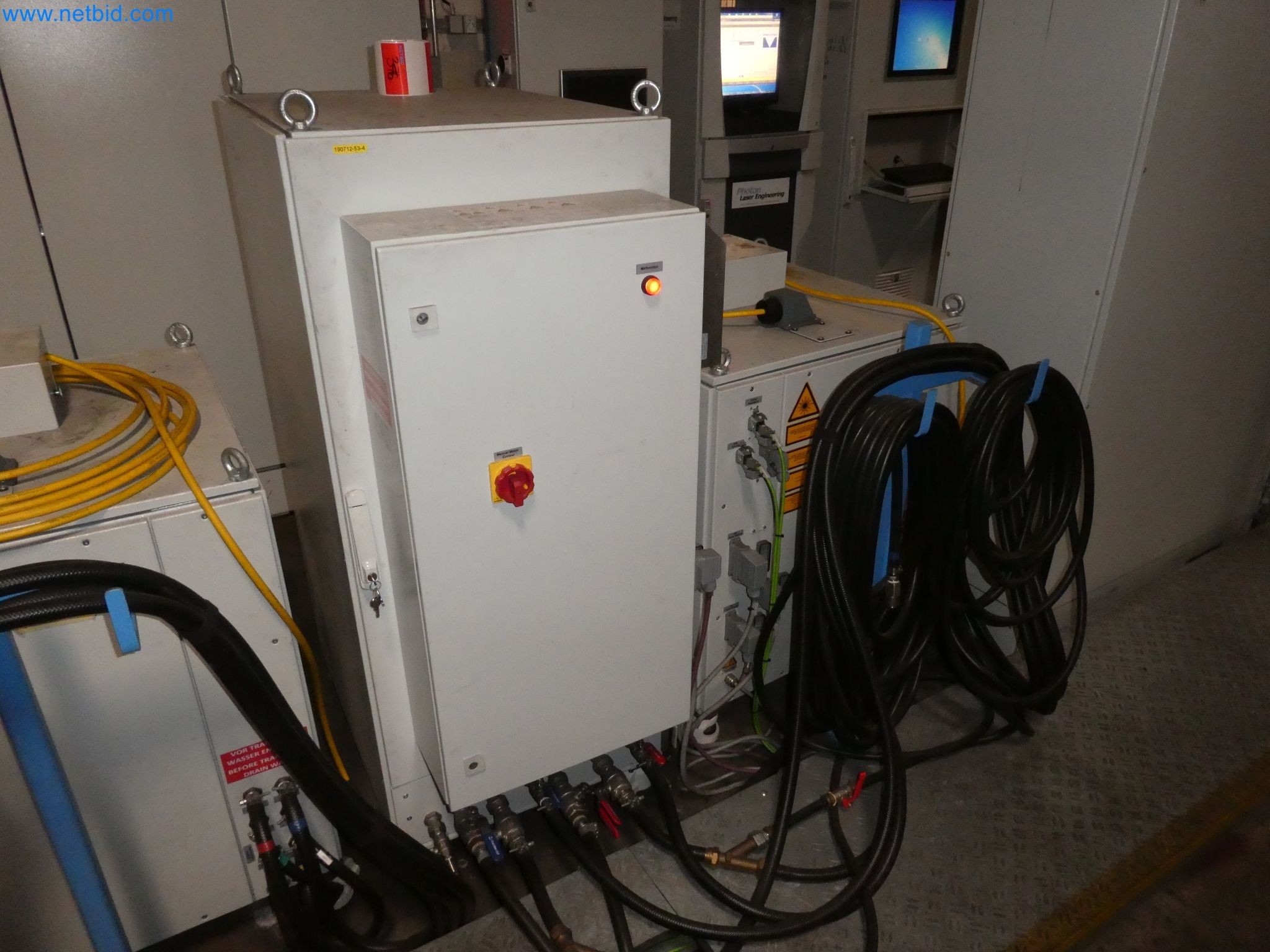 Robots, equipos de soldadura y accesorios de montaje de la industria del automóvil-1